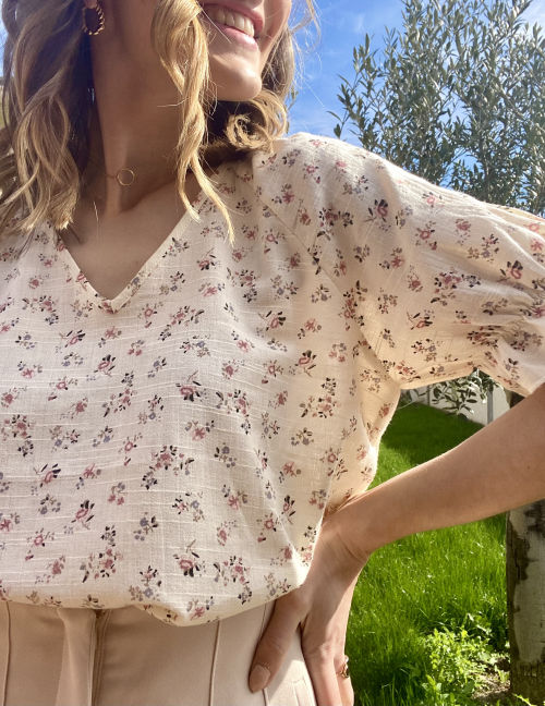 Blouse écrue fleurie 3