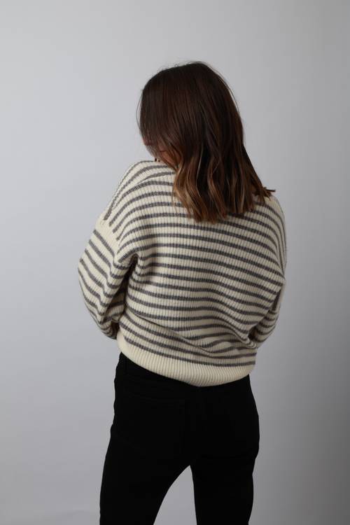 Pull à rayures gris 2