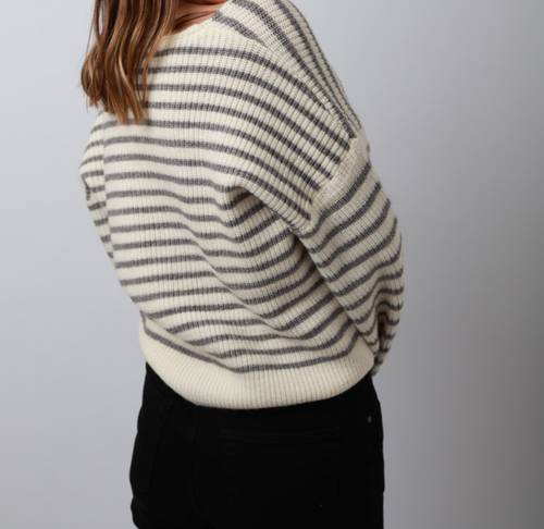 Pull à rayures gris 3